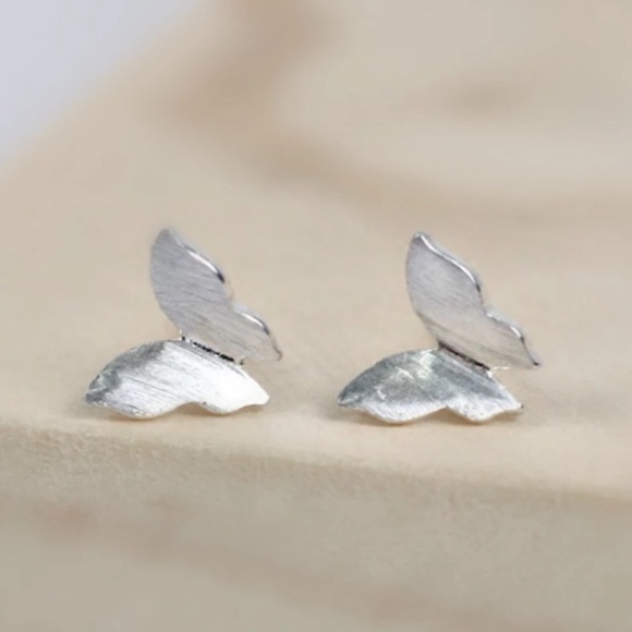 NEW!💙💎🦋BUTTERFLIES!🦋💎💙SILVER PLATED! LOVELY! - Picture 2 of 8